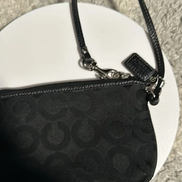 FIRM! EUC 2 Piece Coach Parker OP Art Shoulder Bag & Wristlet - Picture 8 of 10